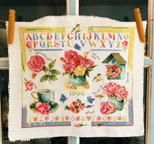 Roses seasons sampler house - sampler,